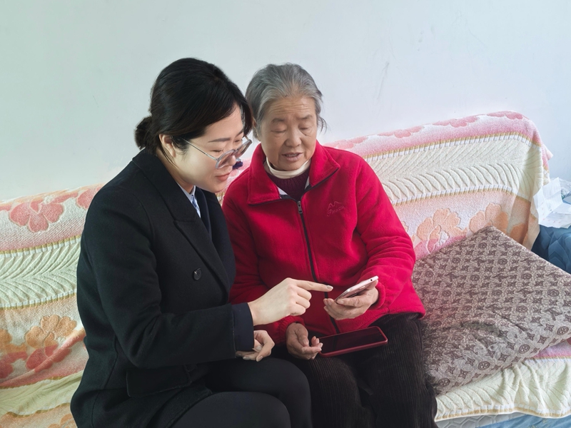 粟兴梅深耕客户服务，耐心细致，贴心专业。.jpg