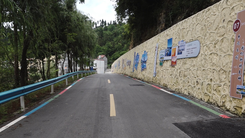 社区干净整洁的道路。