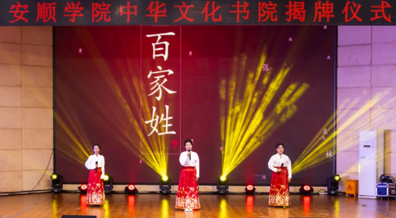 柬埔寨留学生朗诵《读中国》.jpg