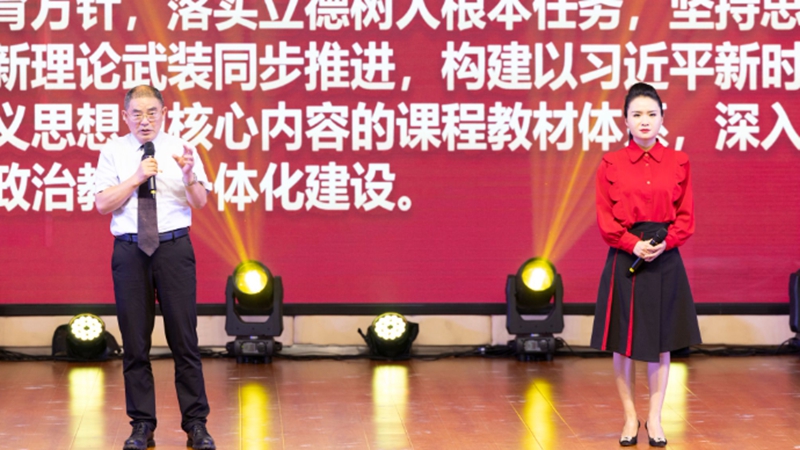贵阳信息科技学院唐建荣教授（左）、王韦韦老师（右）倾情授课。.jpg