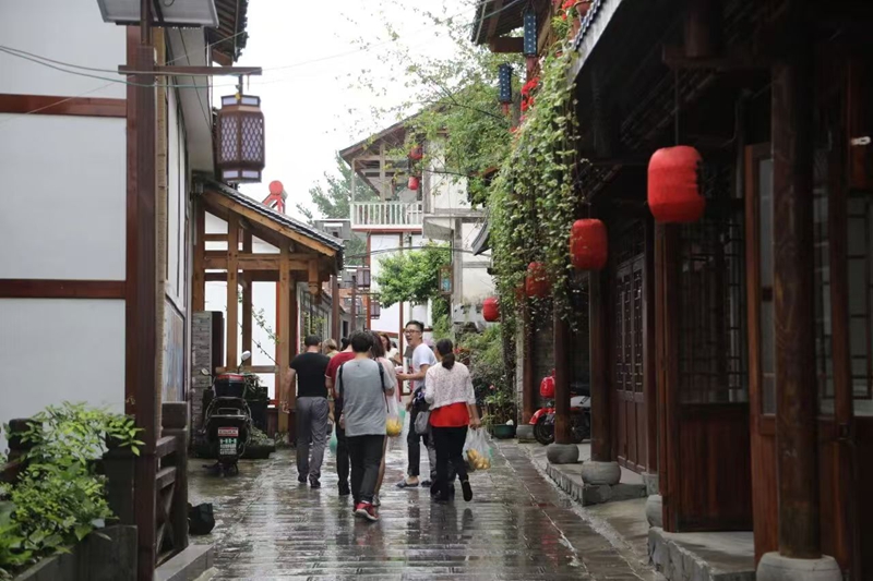 支持乌当区偏坡村居民发展乡村旅游.jpg