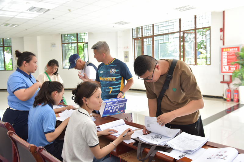 运动员报到。