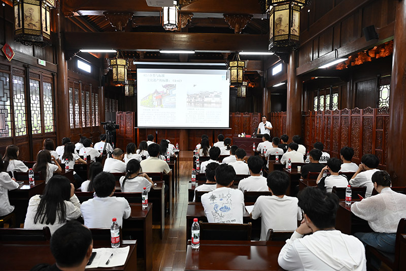 活动现场。向学军摄