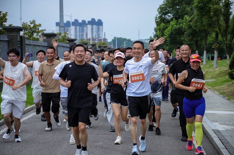 吴向东现身赛事现场.jpg