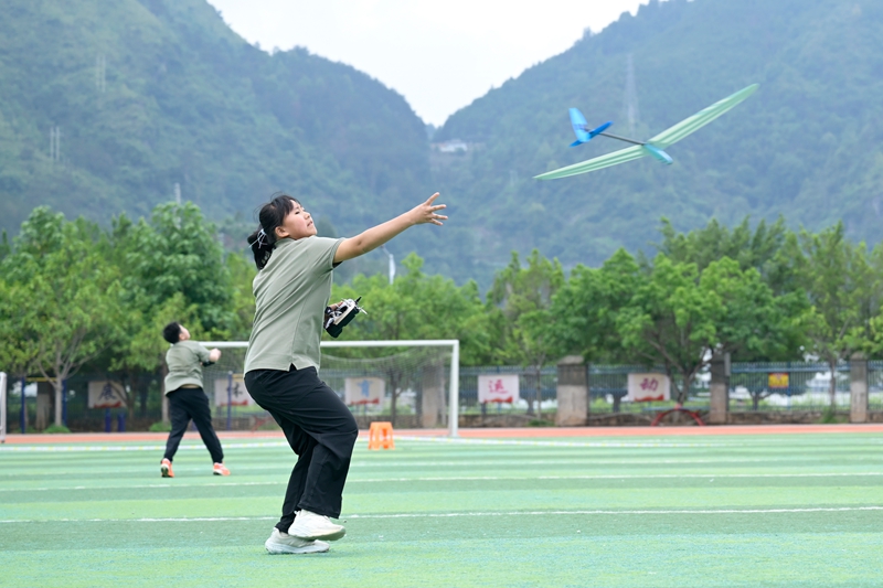 贵州省第十二届运动会群众赛事航空模型项目比赛在罗甸举办。