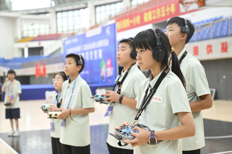 贵州省第十二届运动会群众赛事航空模型项目比赛在罗甸举办。