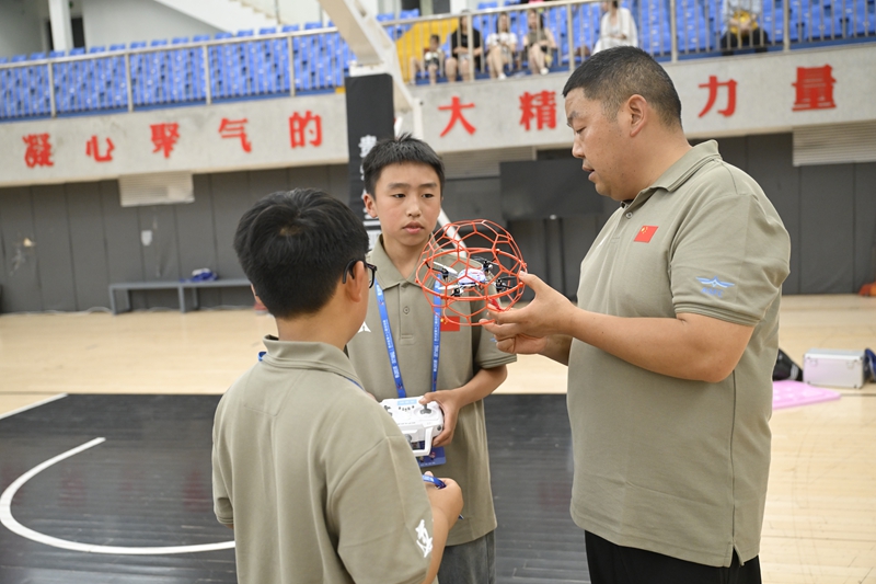 贵州省第十二届运动会群众赛事航空模型项目比赛在罗甸举办。