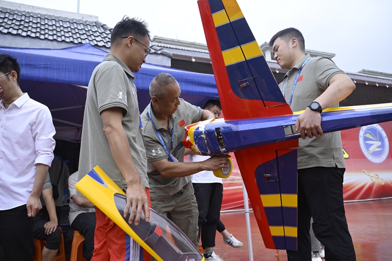 贵州省第十二届运动会群众赛事航空模型项目比赛在罗甸举办。