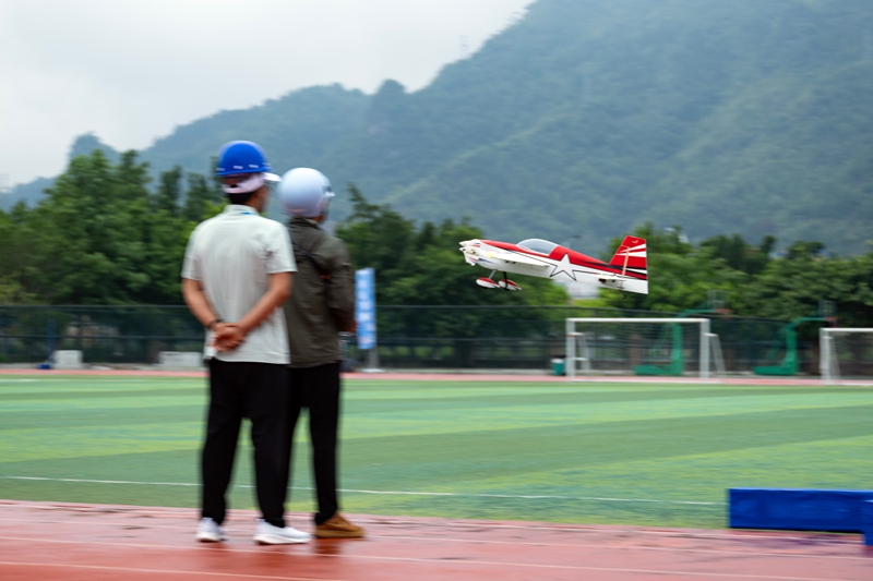 贵州省第十二届运动会群众赛事航空模型项目比赛在罗甸举办。