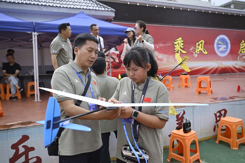 贵州省第十二届运动会群众赛事航空模型项目比赛在罗甸举办。