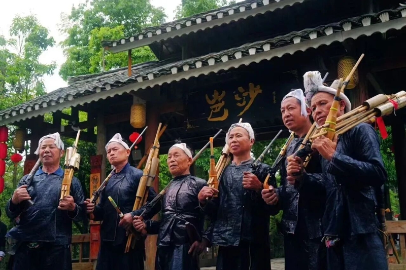 4、岜沙苗寨。.jpg
