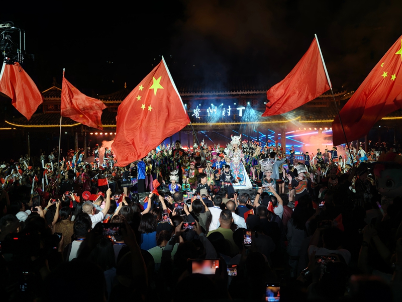 合唱《我和我的祖国》。