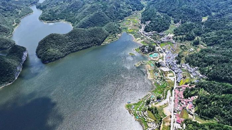 4、百花湖沿湖民宿 。高一涵 摄.jpg