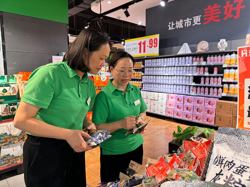 5、仁怀城区某超市正对售卖的进行质量核查。