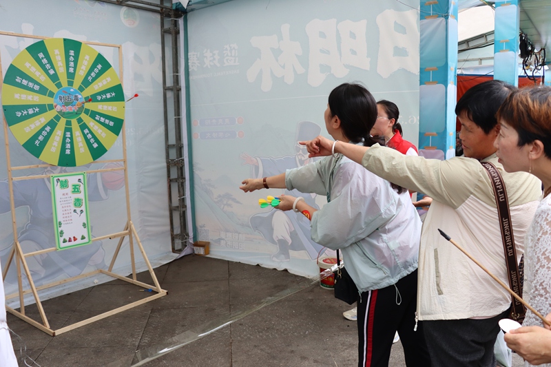 射五毒项目 修文县融媒体中心王叶子  摄