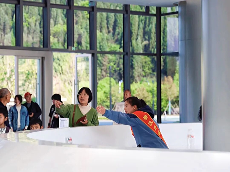 游客中心提供便民服务。安顺旅游集团有限公司供图