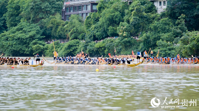 3 2026年中国传统龙舟大赛（贵州·铜仁·碧江）总决赛现场。人民网记者 涂敏 摄