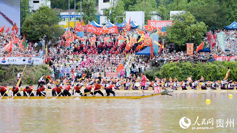 5 2026年中国传统龙舟大赛（贵州·铜仁·碧江）总决赛现场。人民网记者 涂敏 摄