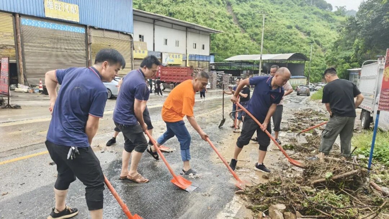 道路抢修救援现场1.jpg