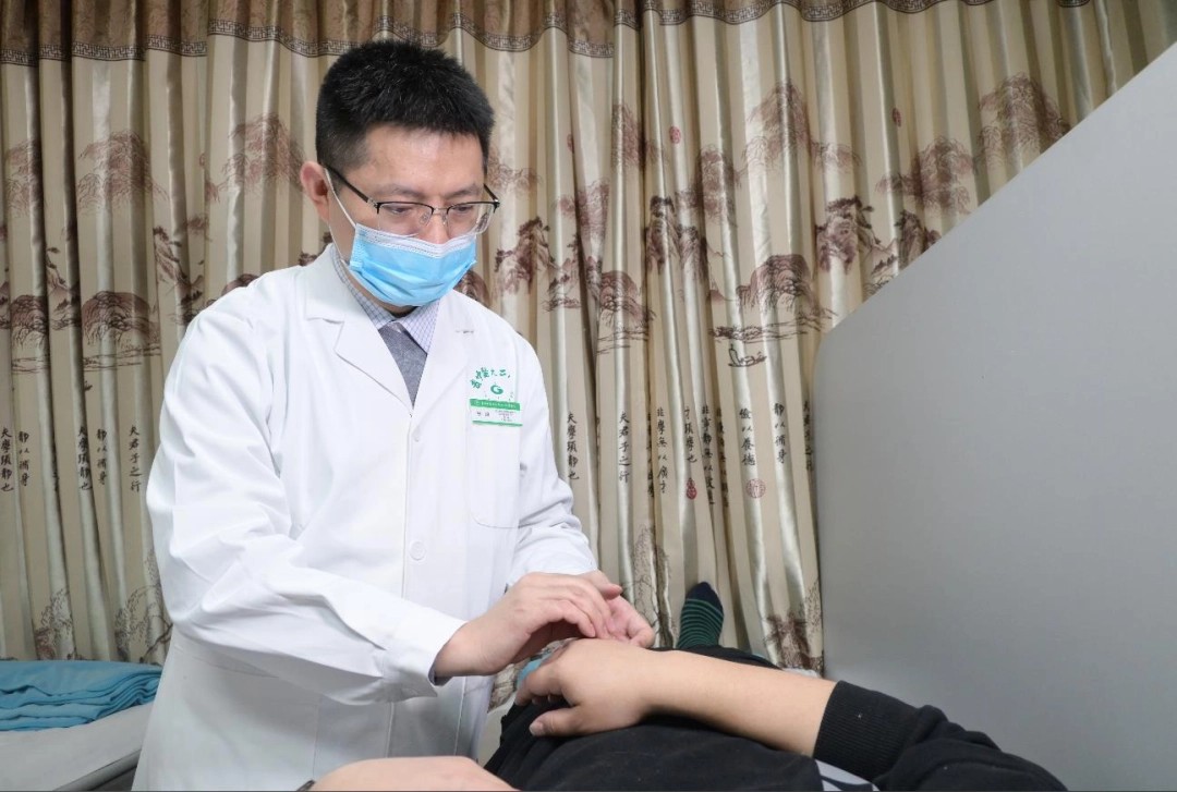 杨硕。