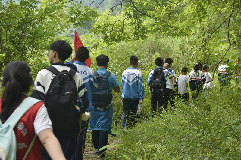 各混編教學排在紅軍古道重走長征路.JPG