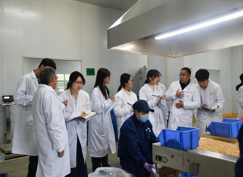 銅仁職大“小葉苦丁茶創新團隊”。