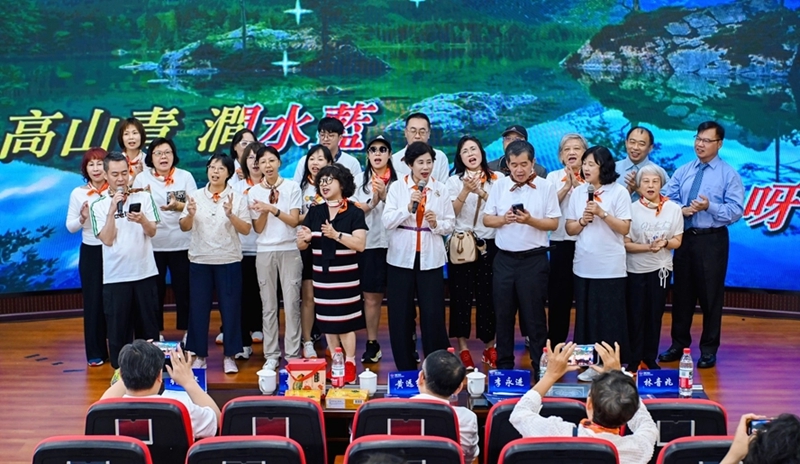 台灣代表團演唱歌曲《高山青》.jpg