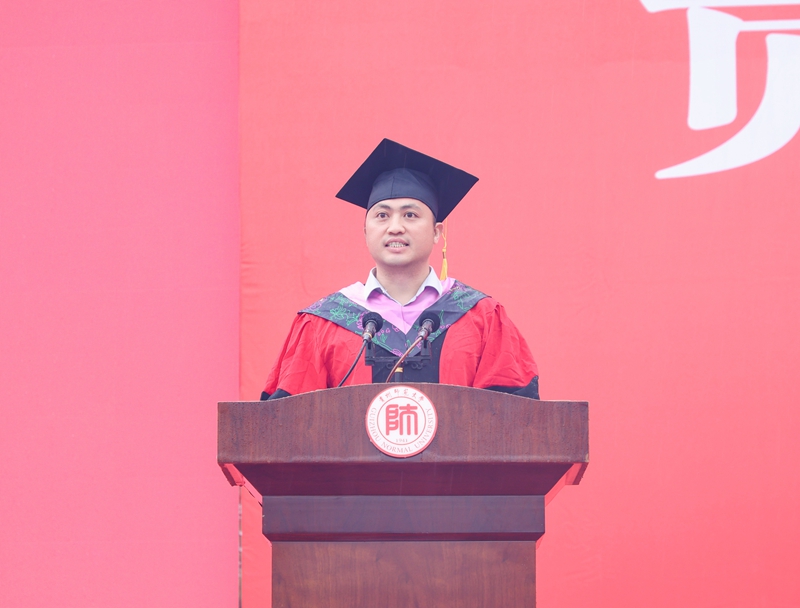 教师代表张老师发言。.jpg
