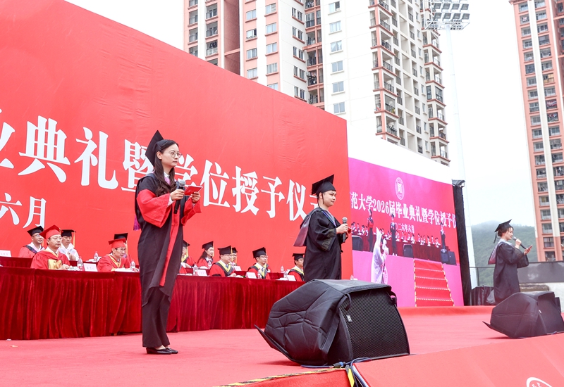 毕业生代表发言。.jpg