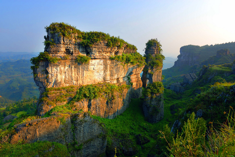 夕照孤峰。马红专摄