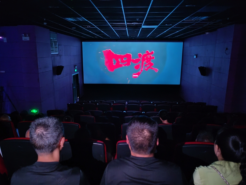 红色影片《四渡》在贵州印江引全民观影热潮。