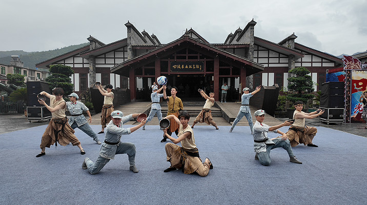 杂技《酒乡情浓》。税会静 摄.png