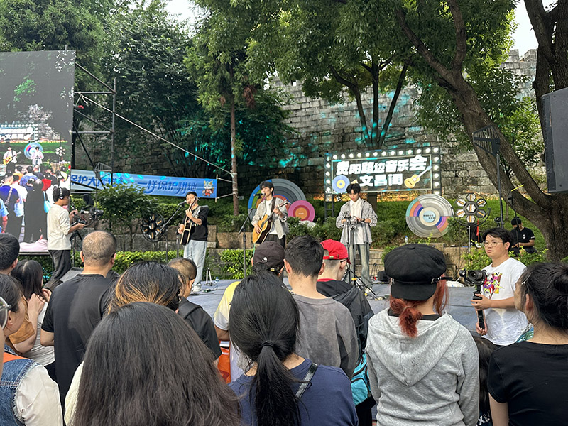 活动现场。锐锋摄
