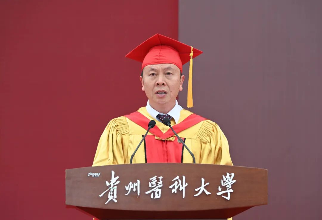 校党委书记汤磊致辞。