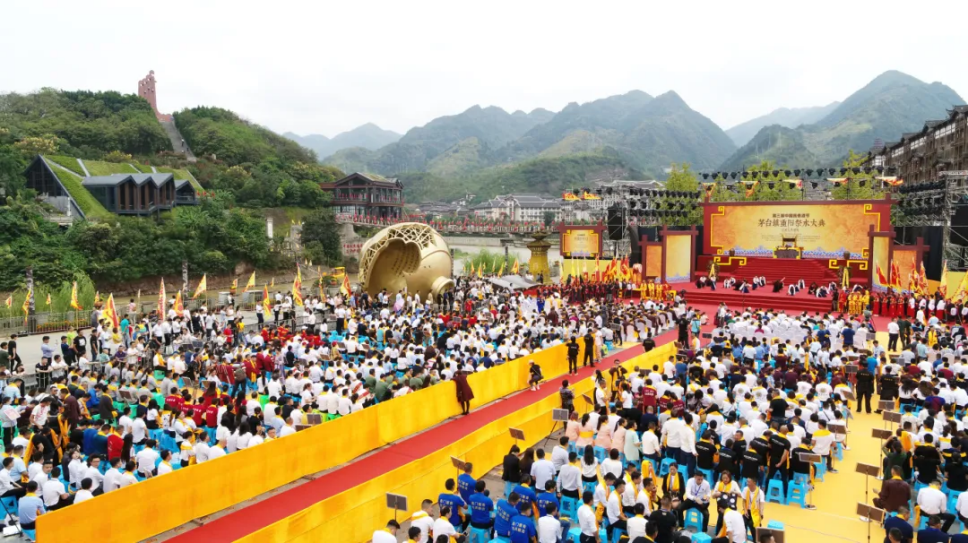 茅台镇祭水大典。