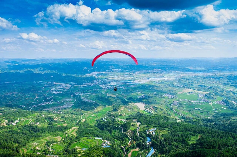 3 图为低空飞行与国道243线、省道307线相融相生的情景.jpg