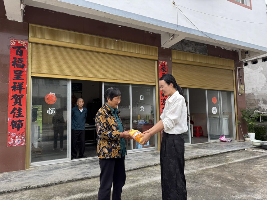 小积分撬动大治理 新风尚赋能振兴路。