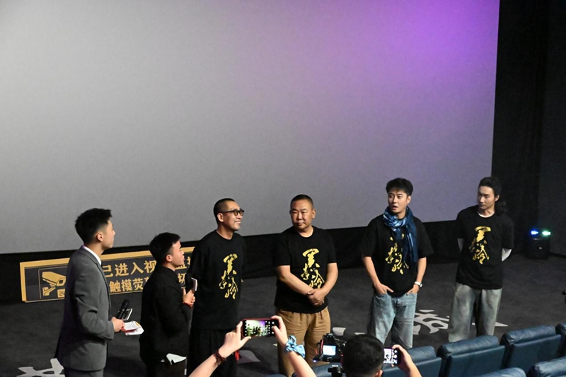4、与当地观众面对面交流创作幕后故事。.jpg