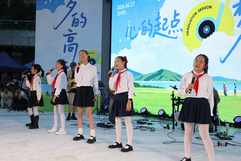 8、觀山湖中學至美校區小學部春芽合唱團帶來原創作品《向上飛吧》。.jpg