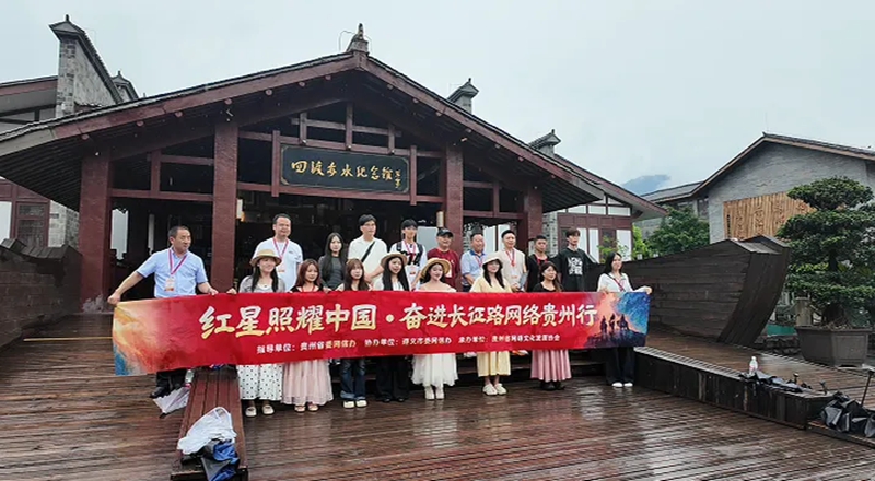 4、在紀念館進行拍照打卡。稅會靜 攝.jpg