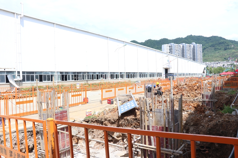 毕节高新区百万吨级磷酸铁锂火法建设项目紧张有序施工。七星关区融媒体中心供图
