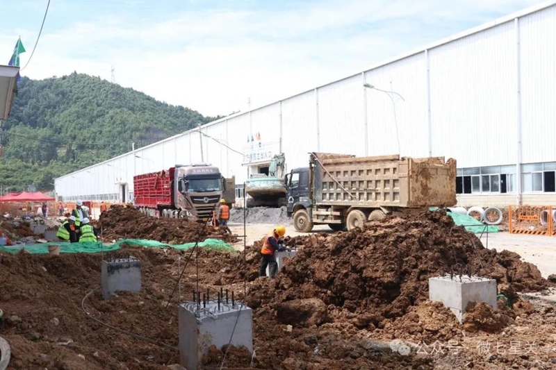 毕节高新区百万吨级磷酸铁锂火法建设项目紧张有序施工。七星关区融媒体中心供图