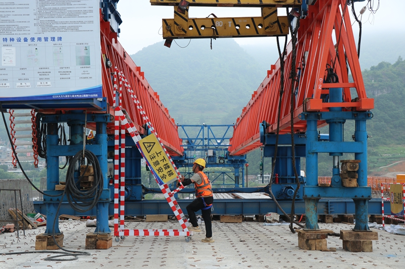 毕节南环公路 T6合同段施工现场。七星关区融媒体中心供图