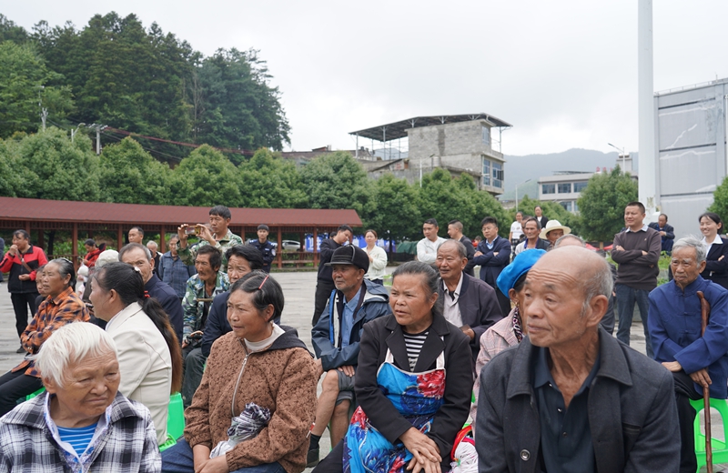 2026年6月30日，納雍縣昆寨鄉中心村，山歌普法現場。