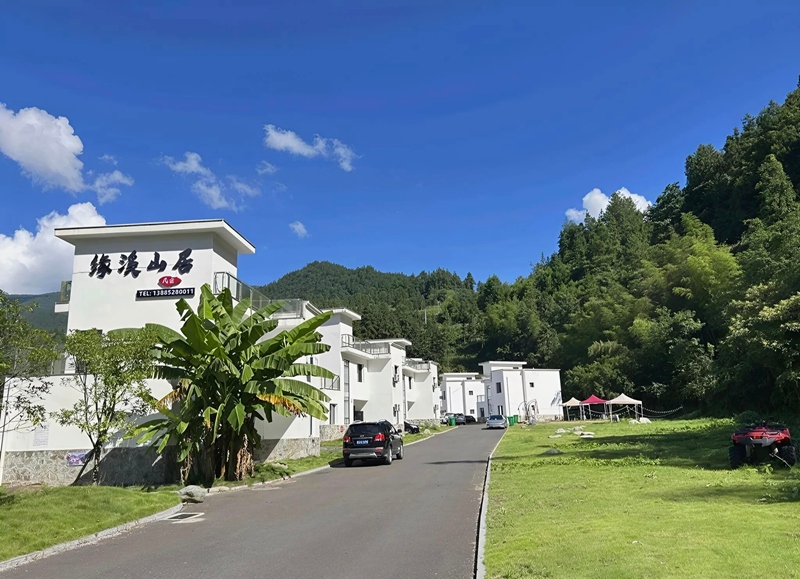 德旺乡坝梅村缘溪山居民宿。