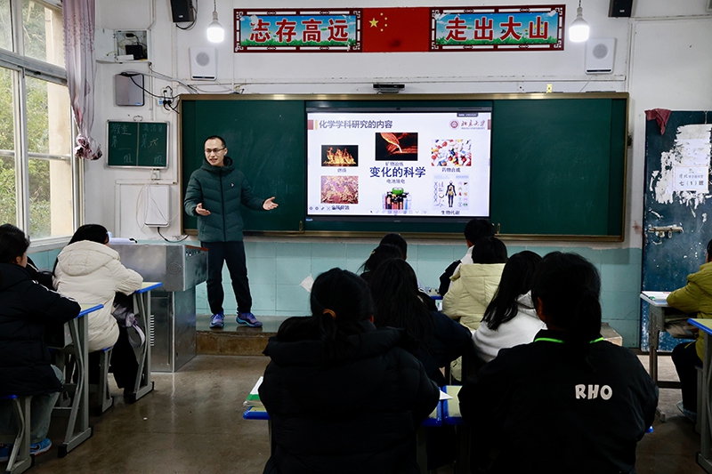 今年年初,“青商助基层”行动联动高校力量开展助学活动。仁怀市融媒体中心供图