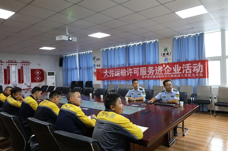 3 图为服务进企业