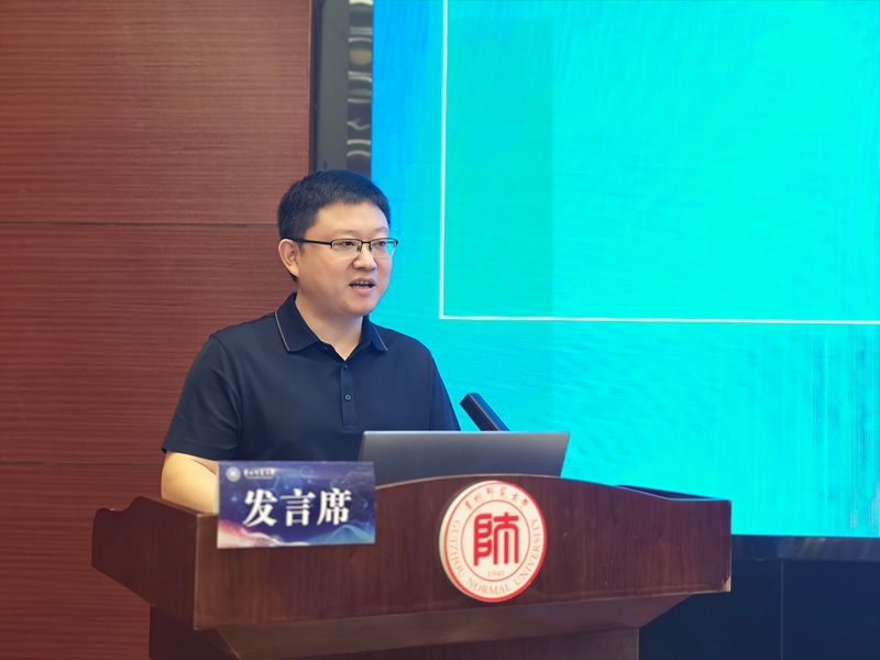 2、贵州师范大学副校长管新福致辞.
