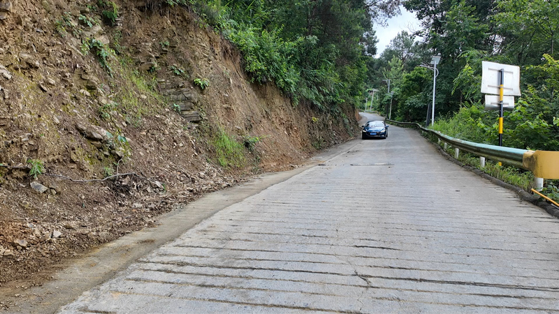 目前涉险路段均已恢复安全通行。