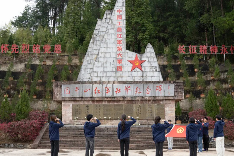 贵州大学大学生宣讲团走进铜仁市石阡县困牛山。贵州大学供图